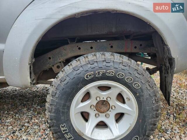 Серый Ниссан Навара, объемом двигателя 2.7 л и пробегом 240 тыс. км за 7999 $, фото 3 на Automoto.ua