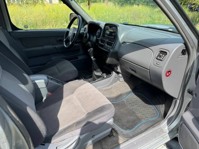 Сірий Ніссан Навара, об'ємом двигуна 2.5 л та пробігом 252 тис. км за 7000 $, фото 3 на Automoto.ua