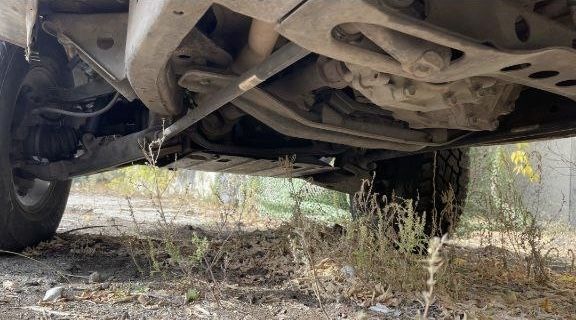 Серый Ниссан Навара, объемом двигателя 2.5 л и пробегом 260 тыс. км за 2000 $, фото 7 на Automoto.ua