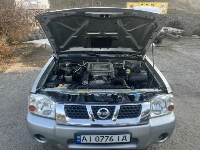 Сірий Ніссан Навара, об'ємом двигуна 2.5 л та пробігом 294 тис. км за 8000 $, фото 18 на Automoto.ua