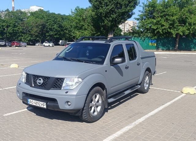 Серый Ниссан Навара, объемом двигателя 2.5 л и пробегом 257 тыс. км за 12500 $, фото 1 на Automoto.ua
