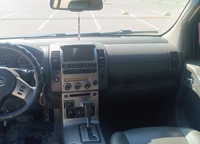 Ниссан Навара 2005 в Одессе на Automoto.ua Серый Ниссан Навара, объемом двигателя 2.5 л и пробегом 280 тыс. км за 12000 $, фото 7 на Automoto.ua