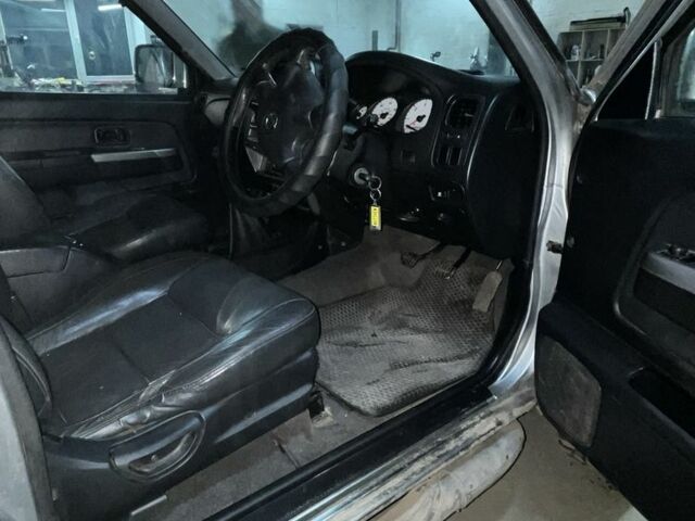 Серый Ниссан Навара, объемом двигателя 2.5 л и пробегом 171 тыс. км за 5937 $, фото 3 на Automoto.ua