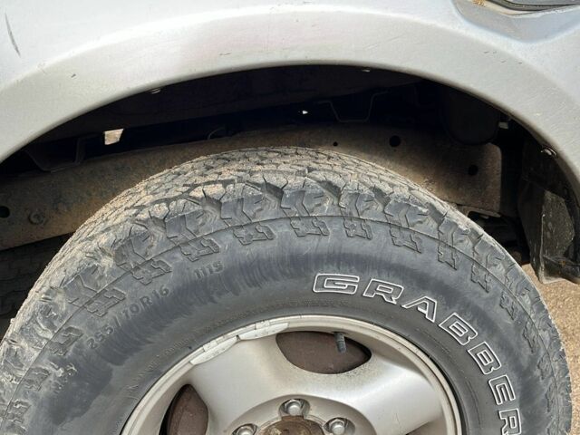 Сірий Ніссан Навара, об'ємом двигуна 2.5 л та пробігом 133 тис. км за 5600 $, фото 3 на Automoto.ua