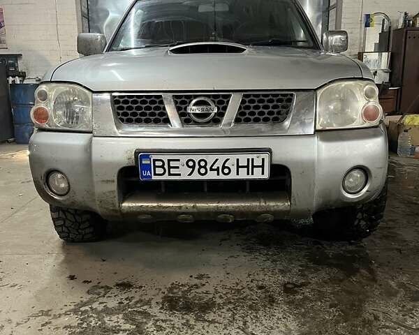Серый Ниссан Навара, объемом двигателя 2.5 л и пробегом 171 тыс. км за 5937 $, фото 7 на Automoto.ua
