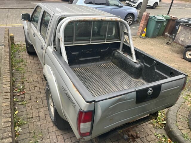 Сірий Ніссан Навара, об'ємом двигуна 2.5 л та пробігом 133 тис. км за 5600 $, фото 16 на Automoto.ua