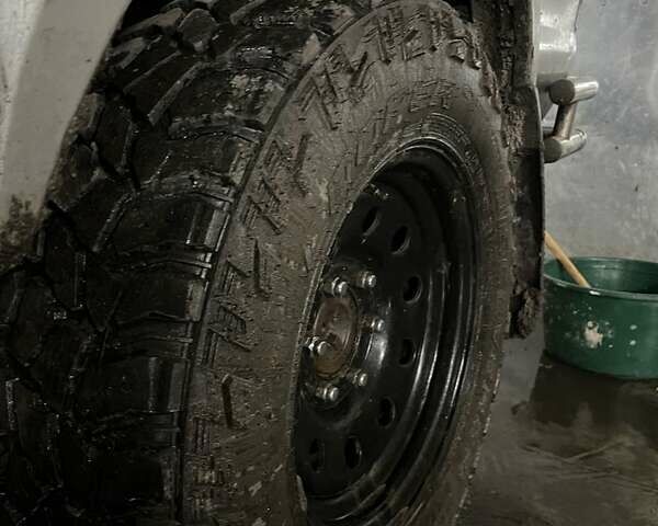 Серый Ниссан Навара, объемом двигателя 2.5 л и пробегом 171 тыс. км за 5937 $, фото 4 на Automoto.ua