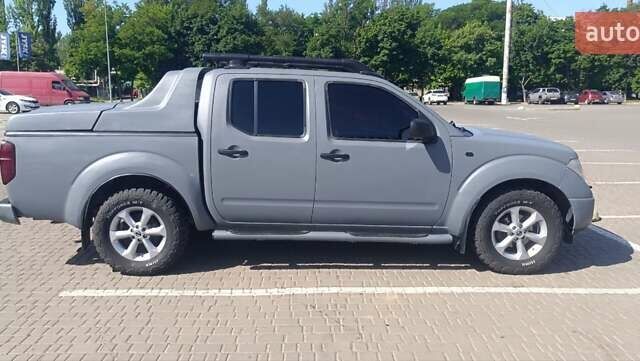 Серый Ниссан Навара, объемом двигателя 2.49 л и пробегом 280 тыс. км за 12000 $, фото 7 на Automoto.ua