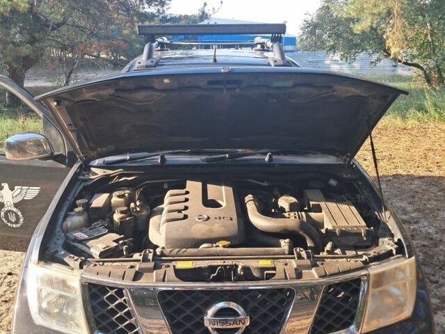 Серый Ниссан Навара, объемом двигателя 2.5 л и пробегом 240 тыс. км за 6000 $, фото 5 на Automoto.ua