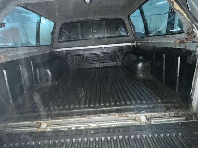 Серый Ниссан Навара, объемом двигателя 2.5 л и пробегом 171 тыс. км за 5937 $, фото 7 на Automoto.ua