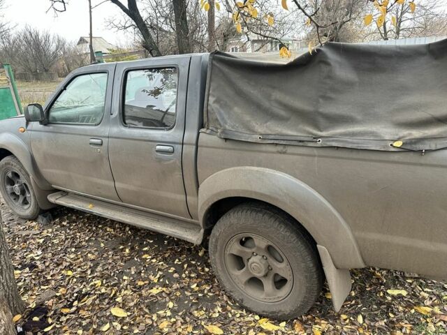 Серый Ниссан Навара, объемом двигателя 2.5 л и пробегом 197 тыс. км за 5100 $, фото 3 на Automoto.ua