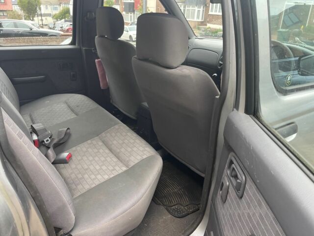 Сірий Ніссан Навара, об'ємом двигуна 2.5 л та пробігом 133 тис. км за 5600 $, фото 19 на Automoto.ua