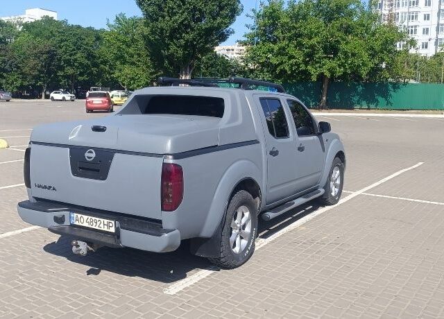 Серый Ниссан Навара, объемом двигателя 2.5 л и пробегом 257 тыс. км за 12500 $, фото 4 на Automoto.ua