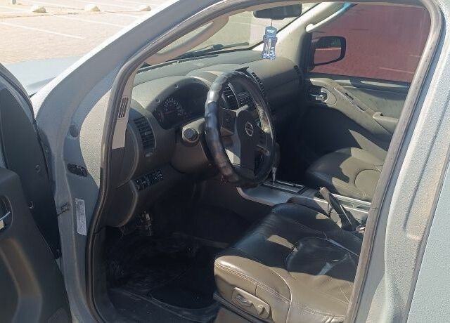 Ниссан Навара 2005 в Одессе на Automoto.ua Серый Ниссан Навара, объемом двигателя 2.5 л и пробегом 280 тыс. км за 12000 $, фото 6 на Automoto.ua