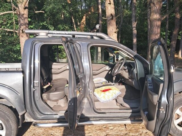 Серый Ниссан Навара, объемом двигателя 2.5 л и пробегом 240 тыс. км за 6000 $, фото 9 на Automoto.ua