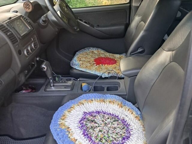 Серый Ниссан Навара, объемом двигателя 2.5 л и пробегом 240 тыс. км за 6000 $, фото 3 на Automoto.ua