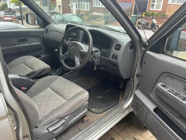 Сірий Ніссан Навара, об'ємом двигуна 2.5 л та пробігом 133 тис. км за 5600 $, фото 20 на Automoto.ua