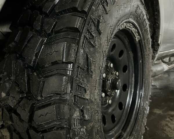 Серый Ниссан Навара, объемом двигателя 2.5 л и пробегом 171 тыс. км за 5937 $, фото 5 на Automoto.ua