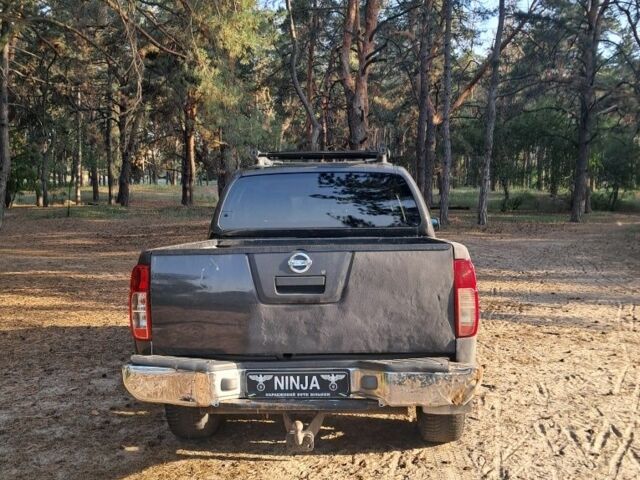 Серый Ниссан Навара, объемом двигателя 2.5 л и пробегом 240 тыс. км за 6000 $, фото 11 на Automoto.ua