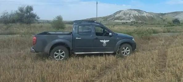 Серый Ниссан Навара, объемом двигателя 2.5 л и пробегом 240 тыс. км за 6000 $, фото 14 на Automoto.ua