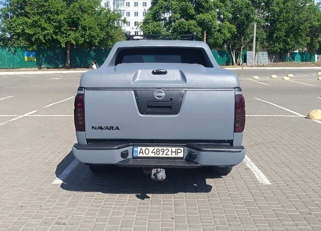 Серый Ниссан Навара, объемом двигателя 2.5 л и пробегом 257 тыс. км за 12500 $, фото 3 на Automoto.ua