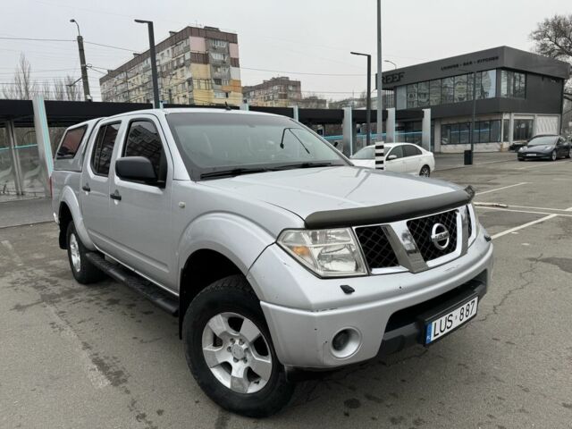 Сірий Ніссан Навара, об'ємом двигуна 2.5 л та пробігом 290 тис. км за 6700 $, фото 2 на Automoto.ua