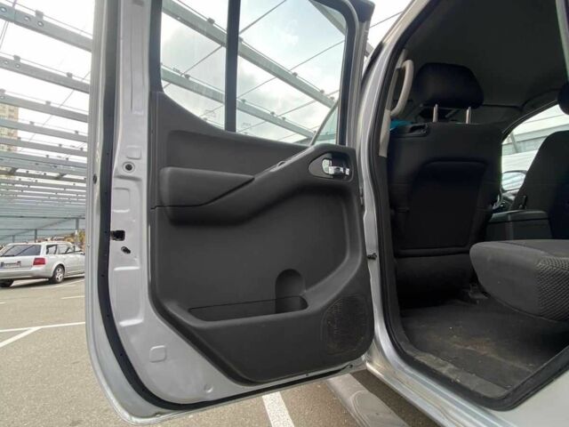 Сірий Ніссан Навара, об'ємом двигуна 2.5 л та пробігом 268 тис. км за 6200 $, фото 12 на Automoto.ua