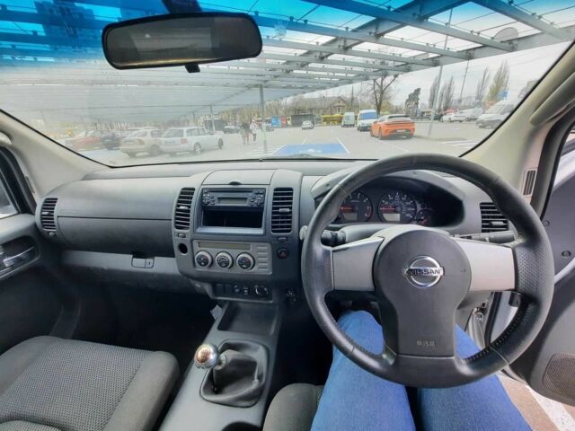 Сірий Ніссан Навара, об'ємом двигуна 2.5 л та пробігом 268 тис. км за 6200 $, фото 5 на Automoto.ua