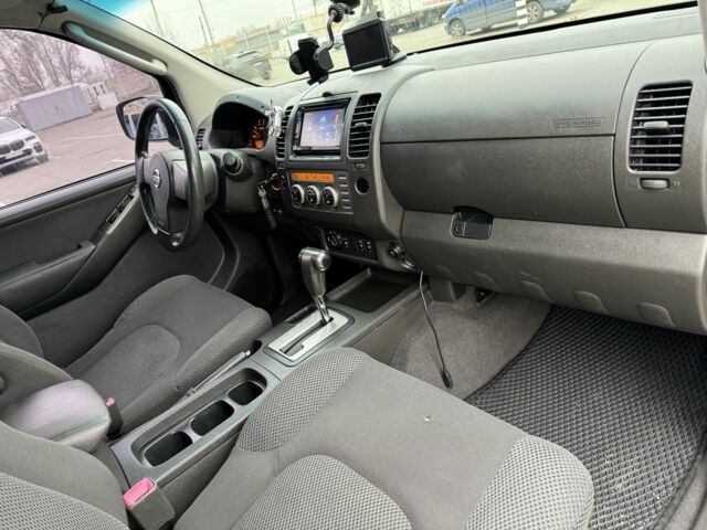 Сірий Ніссан Навара, об'ємом двигуна 2.5 л та пробігом 290 тис. км за 6700 $, фото 13 на Automoto.ua