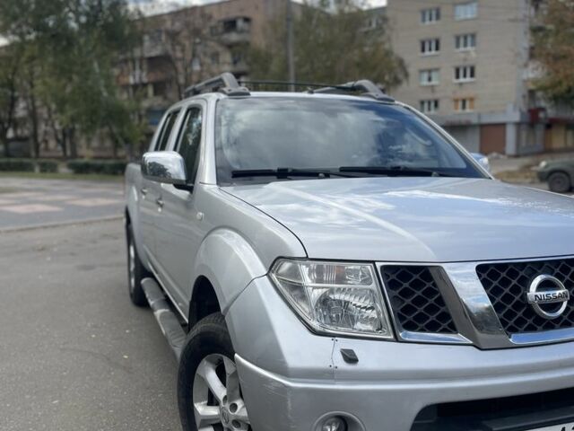 Серый Ниссан Навара, объемом двигателя 2.5 л и пробегом 272 тыс. км за 6500 $, фото 5 на Automoto.ua