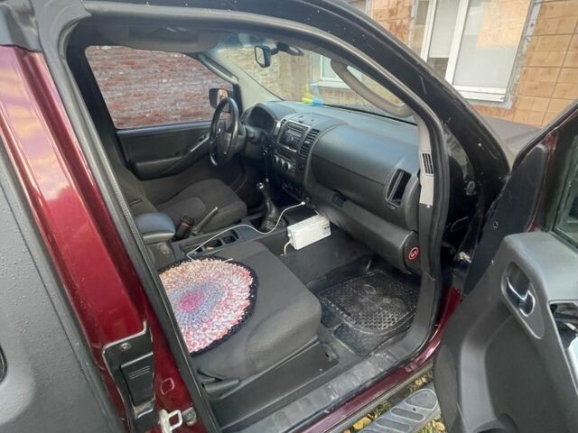 Серый Ниссан Навара, объемом двигателя 10 л и пробегом 300 тыс. км за 5500 $, фото 1 на Automoto.ua