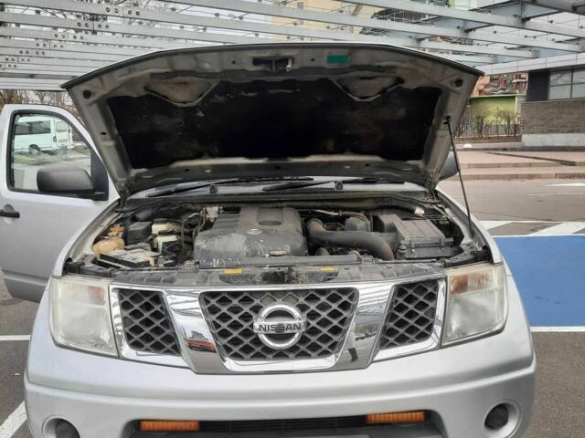 Сірий Ніссан Навара, об'ємом двигуна 2.5 л та пробігом 268 тис. км за 6200 $, фото 4 на Automoto.ua