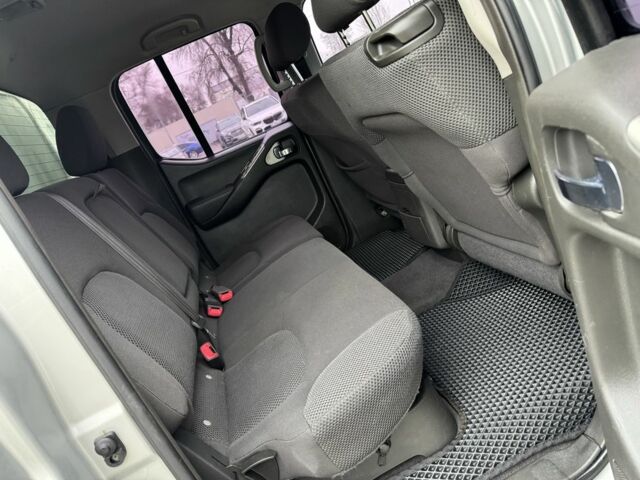 Сірий Ніссан Навара, об'ємом двигуна 2.5 л та пробігом 290 тис. км за 6700 $, фото 12 на Automoto.ua