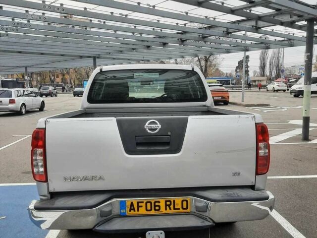 Сірий Ніссан Навара, об'ємом двигуна 2.5 л та пробігом 268 тис. км за 6200 $, фото 3 на Automoto.ua