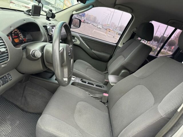 Сірий Ніссан Навара, об'ємом двигуна 2.5 л та пробігом 290 тис. км за 6700 $, фото 15 на Automoto.ua