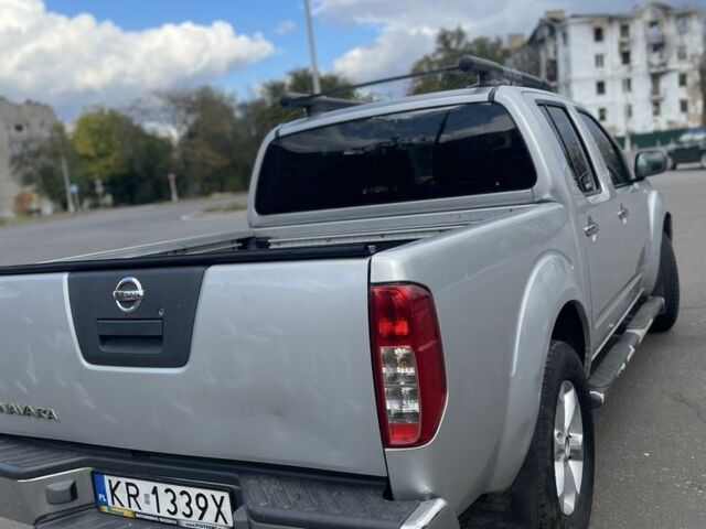 Серый Ниссан Навара, объемом двигателя 2.5 л и пробегом 272 тыс. км за 6500 $, фото 3 на Automoto.ua