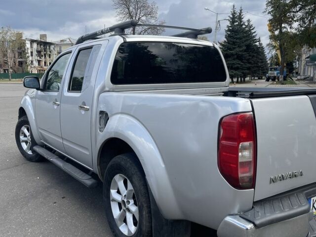 Серый Ниссан Навара, объемом двигателя 2.5 л и пробегом 272 тыс. км за 6500 $, фото 2 на Automoto.ua
