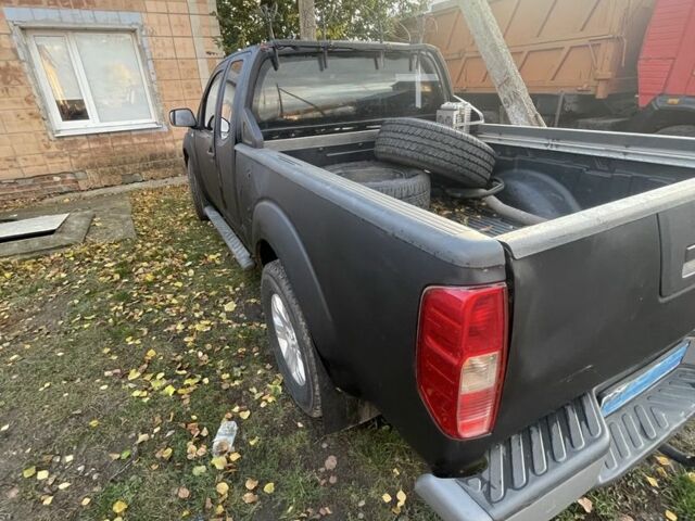 Серый Ниссан Навара, объемом двигателя 10 л и пробегом 300 тыс. км за 5500 $, фото 3 на Automoto.ua