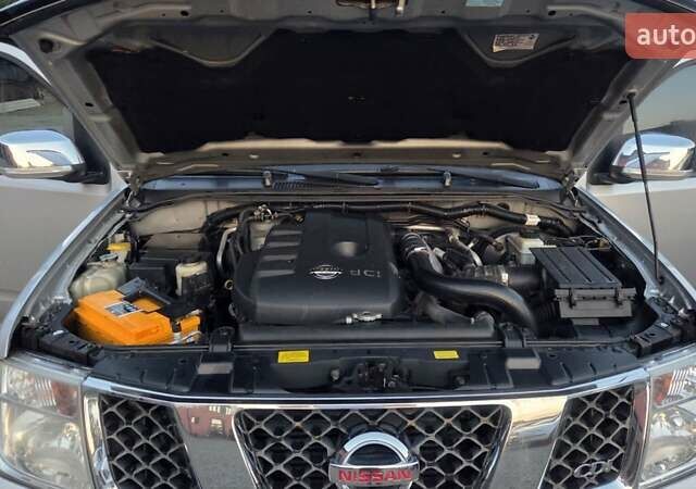 Сірий Ніссан Навара, об'ємом двигуна 2.49 л та пробігом 245 тис. км за 10200 $, фото 18 на Automoto.ua