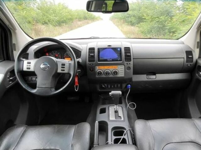 Серый Ниссан Навара, объемом двигателя 2.5 л и пробегом 203 тыс. км за 5200 $, фото 6 на Automoto.ua