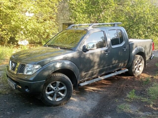 Серый Ниссан Навара, объемом двигателя 2.5 л и пробегом 180 тыс. км за 5500 $, фото 3 на Automoto.ua