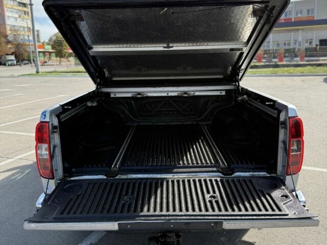 Серый Ниссан Навара, объемом двигателя 2.5 л и пробегом 140 тыс. км за 5350 $, фото 3 на Automoto.ua