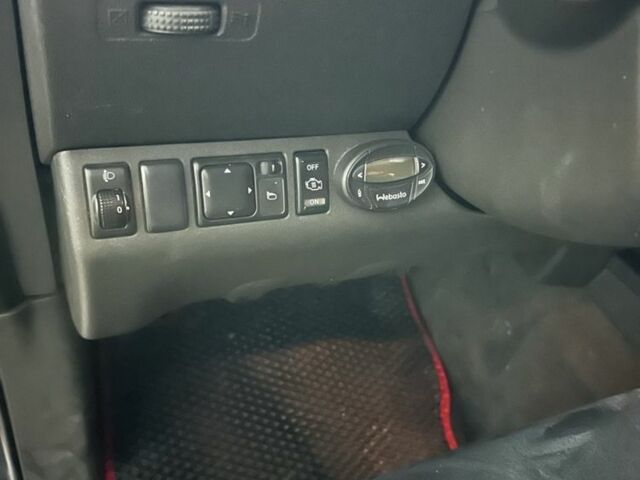 Сірий Ніссан Навара, об'ємом двигуна 2.5 л та пробігом 234 тис. км за 11000 $, фото 8 на Automoto.ua