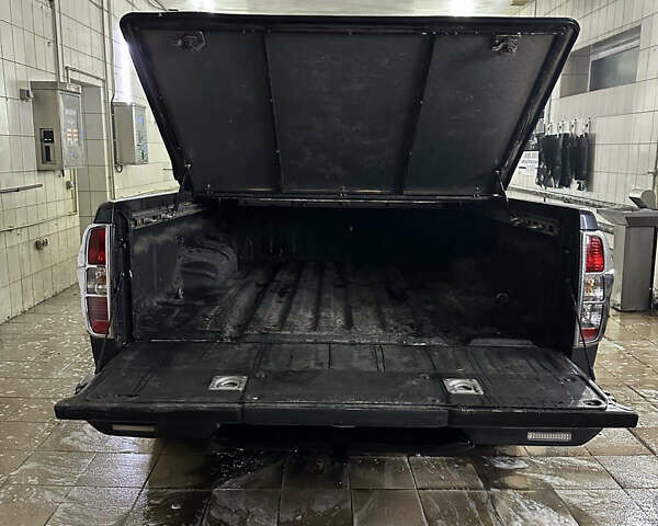 Сірий Ніссан Навара, об'ємом двигуна 2.49 л та пробігом 234 тис. км за 11000 $, фото 10 на Automoto.ua