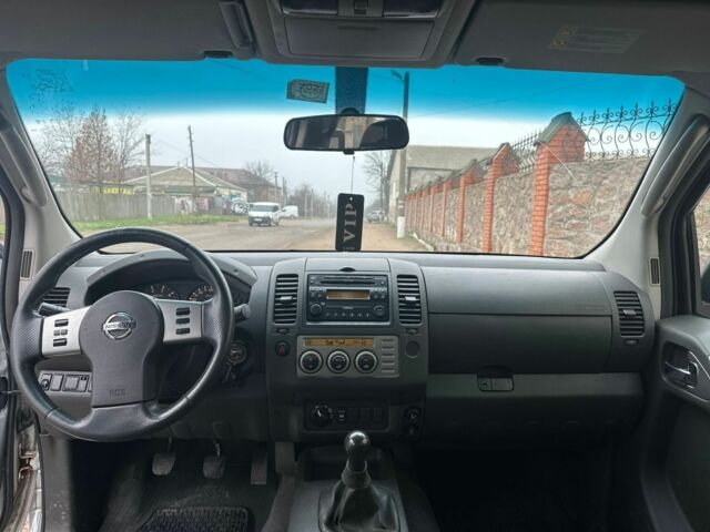 Сірий Ніссан Навара, об'ємом двигуна 2.5 л та пробігом 200 тис. км за 7300 $, фото 6 на Automoto.ua