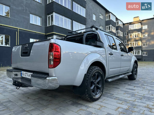 Сірий Ніссан Навара, об'ємом двигуна 2.5 л та пробігом 343 тис. км за 11000 $, фото 17 на Automoto.ua