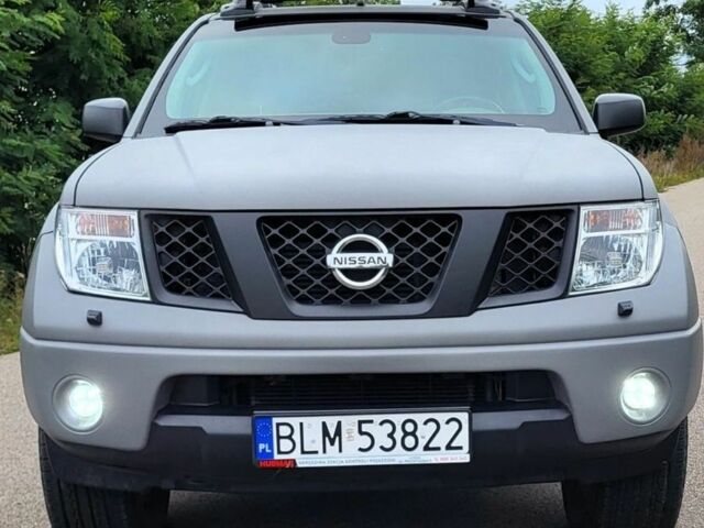 Серый Ниссан Навара, объемом двигателя 2.5 л и пробегом 203 тыс. км за 5200 $, фото 2 на Automoto.ua