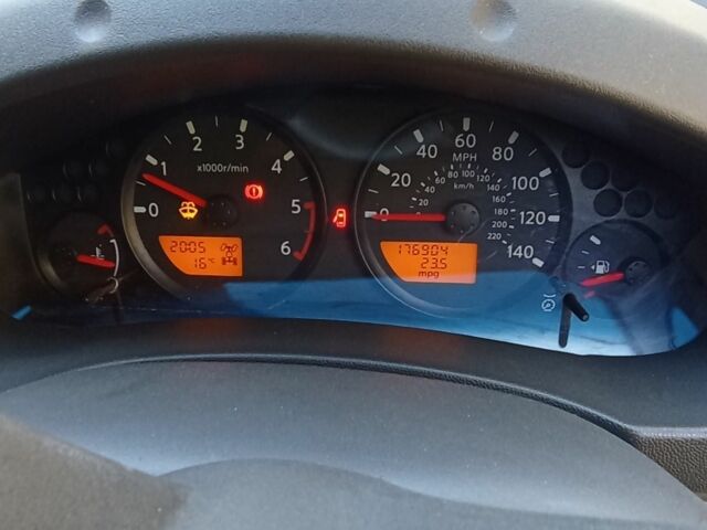 Серый Ниссан Навара, объемом двигателя 2.5 л и пробегом 180 тыс. км за 5500 $, фото 8 на Automoto.ua