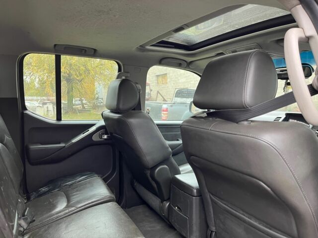 Ниссан Навара 2007 в Богуславе на Automoto.ua Серый Ниссан Навара, объемом двигателя 2.5 л и пробегом 128 тыс. км за 5900 $, фото 5 на Automoto.ua