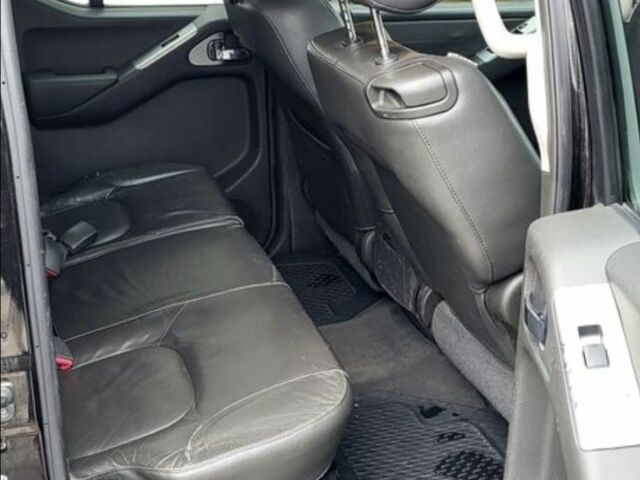 Серый Ниссан Навара, объемом двигателя 2.5 л и пробегом 203 тыс. км за 5200 $, фото 7 на Automoto.ua